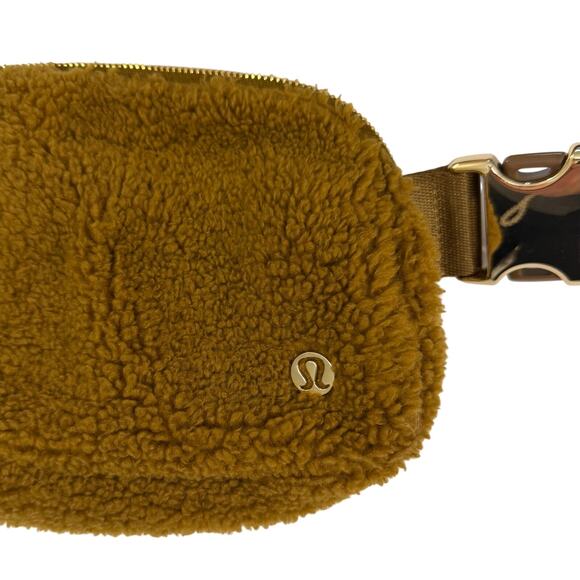 lululemon fleece belt bag burnt caramel Everywhere 1L (Burnt Caramel) : Buy Online at Best Price in KSA Brand New Lululemon Everywhere Fleece